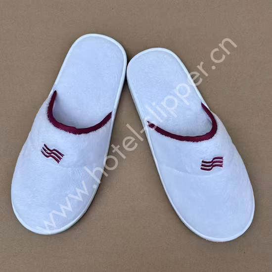 男性、女性、子供用の快適でソフトな使い捨てコーラルベルベットホテルスリッパ